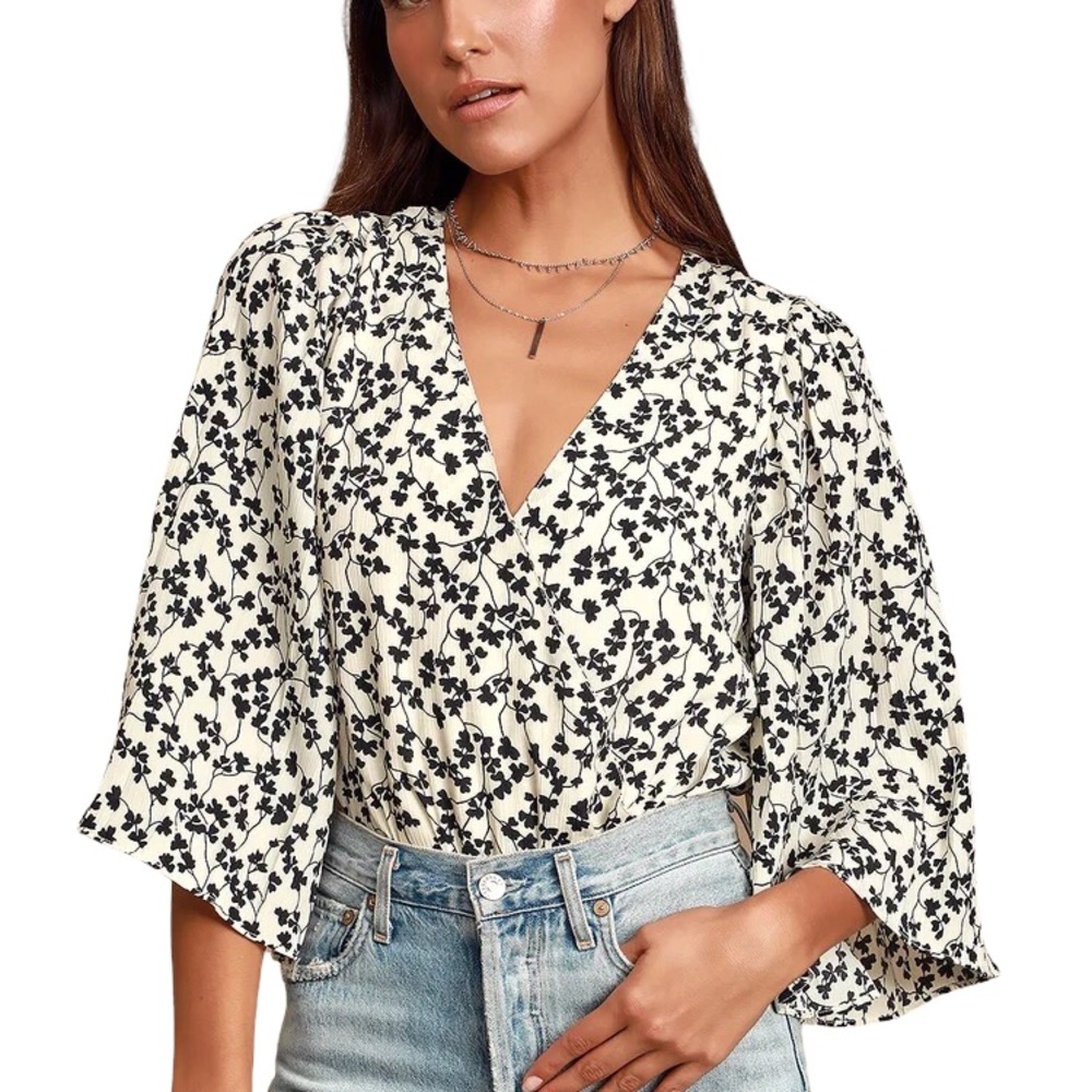 Lulu’s Meet For Drinks pleated sleeves bodysuit size S